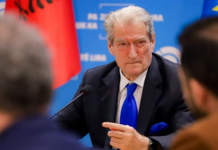 Berisha për lëvizjet e Salianjit dhe Alimehmetit: Takimet në kafe s’meritojnë komente