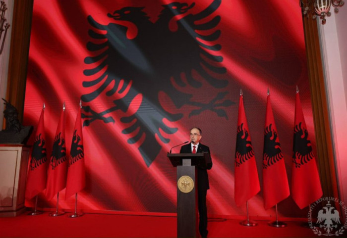 Begaj mesazh bashkimi në 113-vjetorin e Pavarësisë: Ta çojmë në vend amanetin e të parëve, Shqipërinë në BE