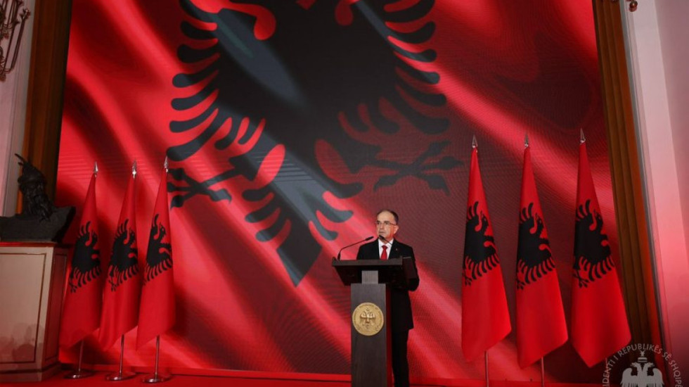 Begaj mesazh bashkimi në 113-vjetorin e Pavarësisë: Ta çojmë në vend amanetin e të parëve, Shqipërinë në BE