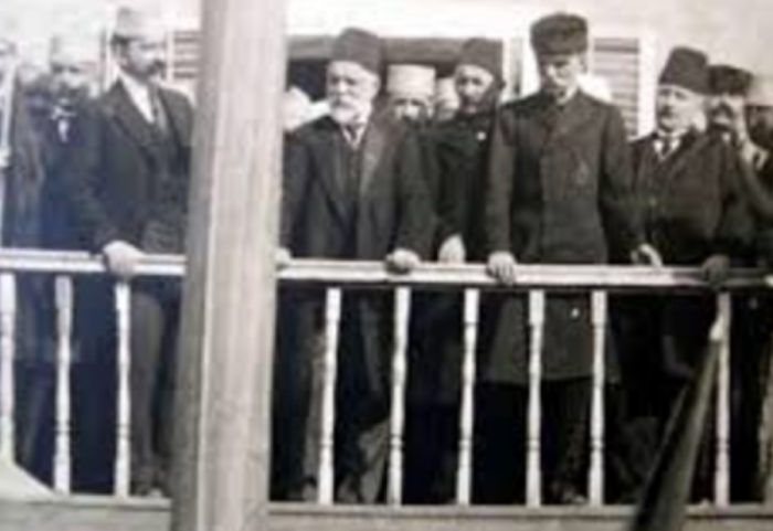 Ismail Qemali donte që Shqipëria të ndahej në tri kantone, të kishte tri kryeqytete dhe tre udhëheqës!