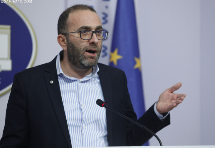 “Niko, nuk fshihet korrupsioni në kasafortë”, Bardhi kërkon materialet e SPAK për Ballukun