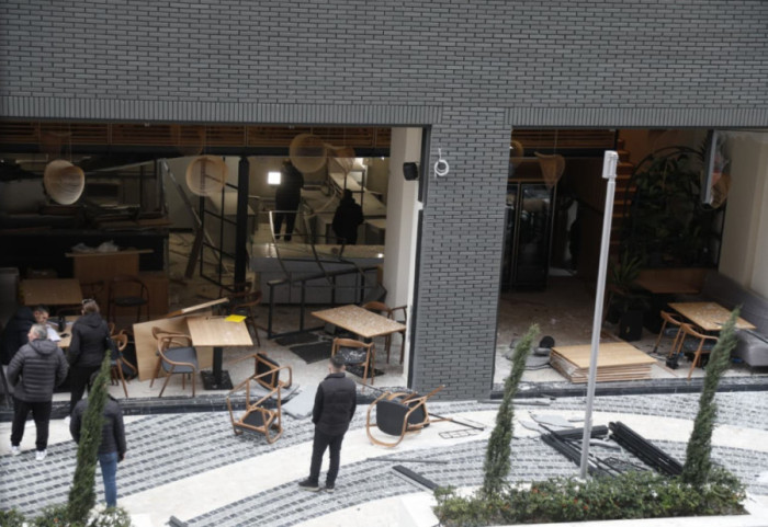 Shpërthim i fuqishëm në një piceri në Tiranë