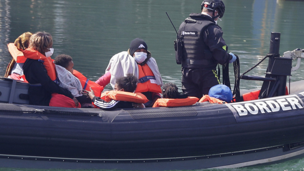 3 mijë paund për të ikur nga Anglia, në Londër zbulojnë strategjinë e re për dëbimin e 700 familjeve shqiptare