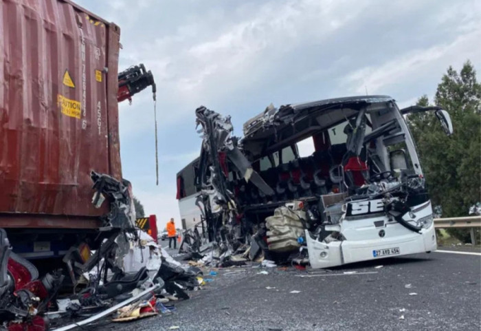Autobusi përplaset me kamionin, shtatë të vdekur dhe 11 të plagosur në Turqi