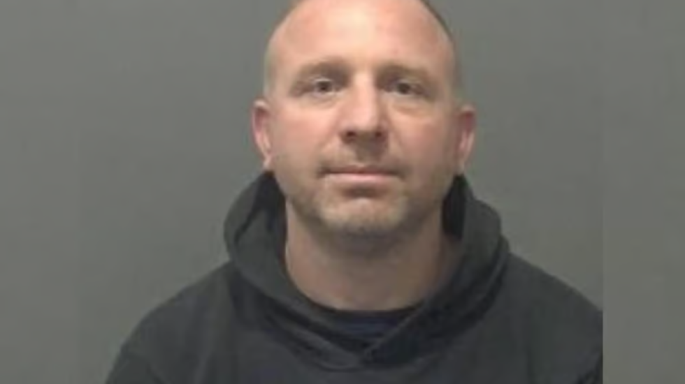 Tentoi t'i grabisë “shtëpinë e barit” bashkëatdhetarëve, 14 vite burg shqiptarit në Angli