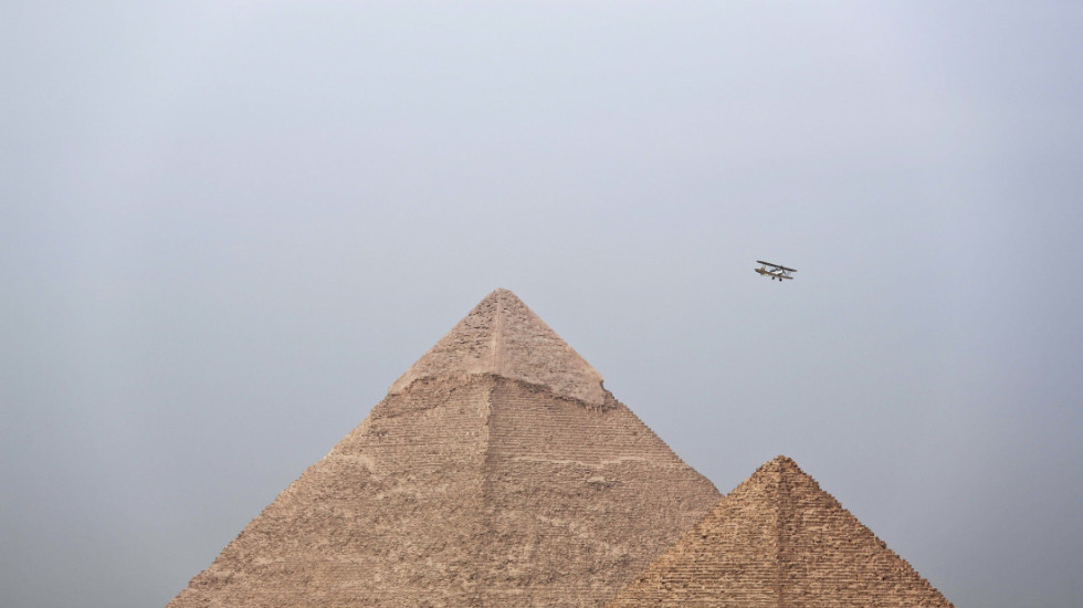 Shkencëtarët bëjnë zbulimin e jashtëzakonshëm nën piramidat egjiptiane