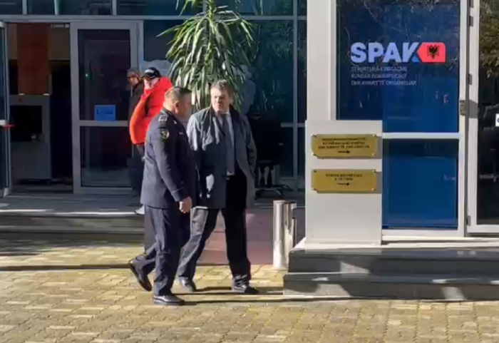 “21 Janari”, ish-Presidenti Bamir Topi paraqitet në SPAK