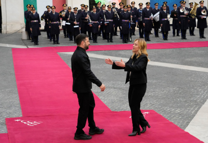 Zelensky ia beson negociatat e paqes Melonit, Putin: Donbasi, territor rus