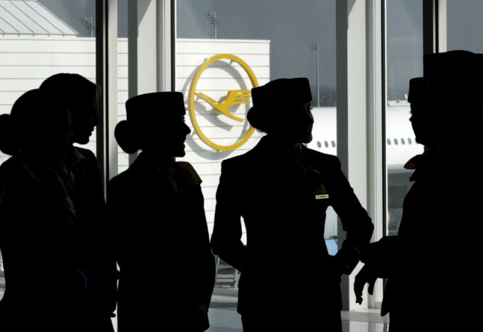 Nga duartrokitja pas uljes te shqetësimi më i madh, stjuardesa zbulon punën e saj në avion