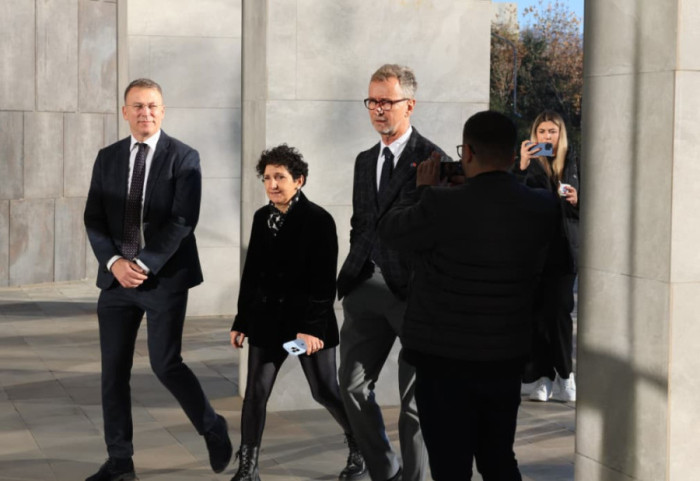 Ambasadori i BE-së viziton GJKKO-në, takim me kreun Erion Bani