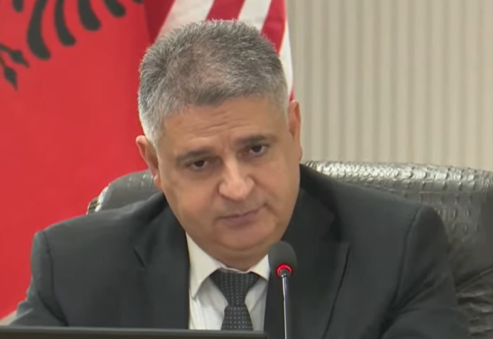 T’i japim zgjidhje statusit të prokurorëve, Xholi: Nuk mund të hidhet eksperienca në rrugë