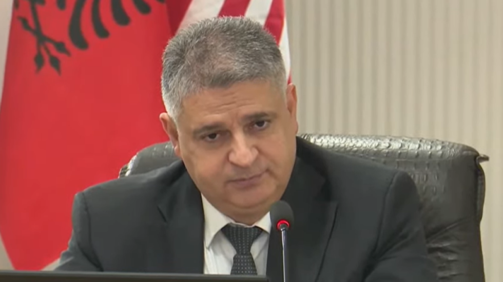 T’i japim zgjidhje statusit të prokurorëve, Xholi: Nuk mund të hidhet eksperienca në rrugë