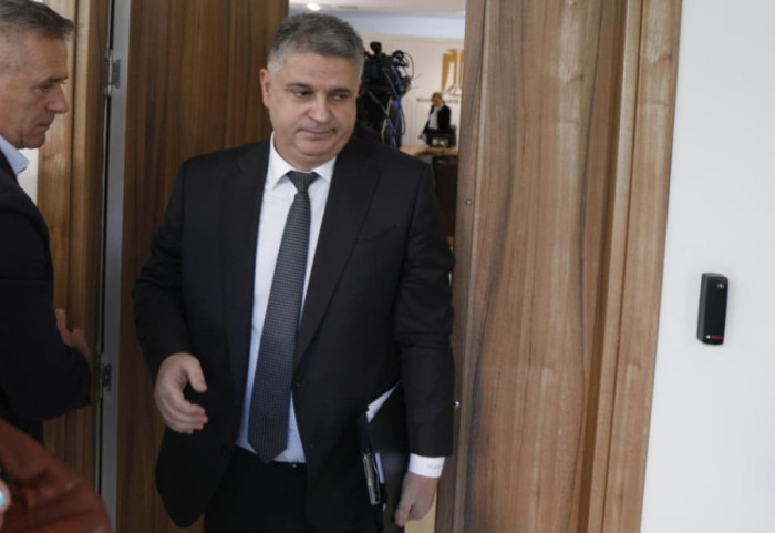 “S’ka guxuar asnjë zyrtar i lartë t’i bjerë telefonit tim”, Xholi: Nuk e kam problem të kërkoj burg përjetë