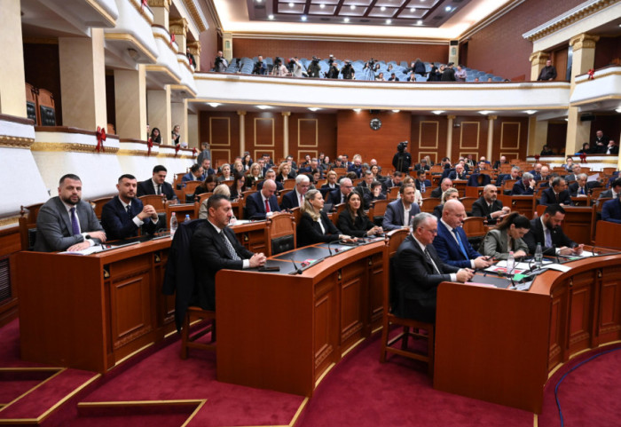 U kundërshtua nga FMN, KE dhe Dhoma Amerikane e Tregtisë, Kuvend i hap rrugë “Paqes Fiskale”