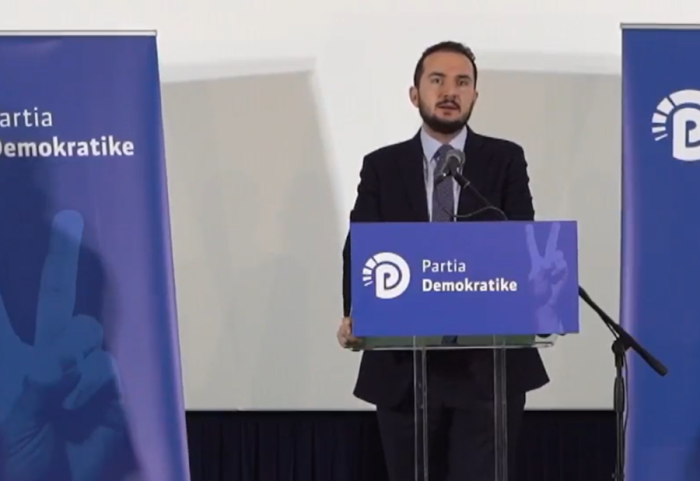 Foltorja paralele, Salianji takon të martën demokratët e Elbasanit
