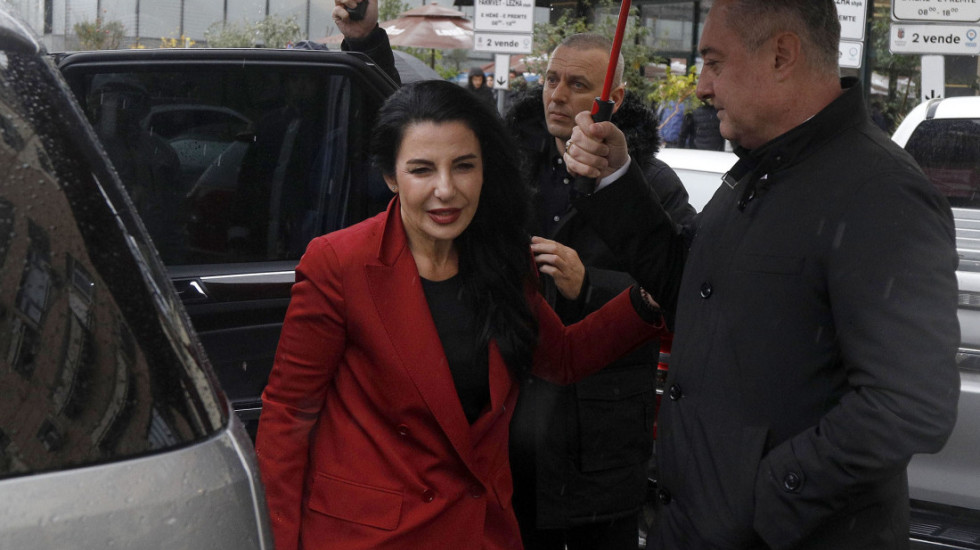 Moti i keq, Balluku reagon për gjendjen në Aeroportin e Rinasit