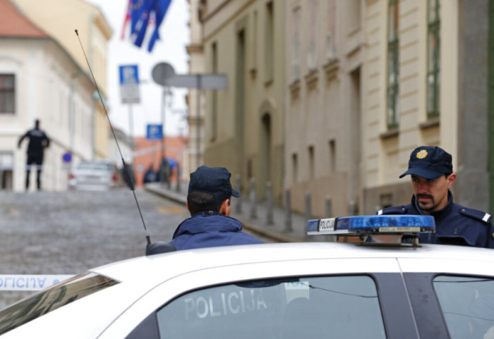 Burri 42-vjeçar mbahet dy vite si skllav nga çifti i ri, i shitën edhe shtëpinë