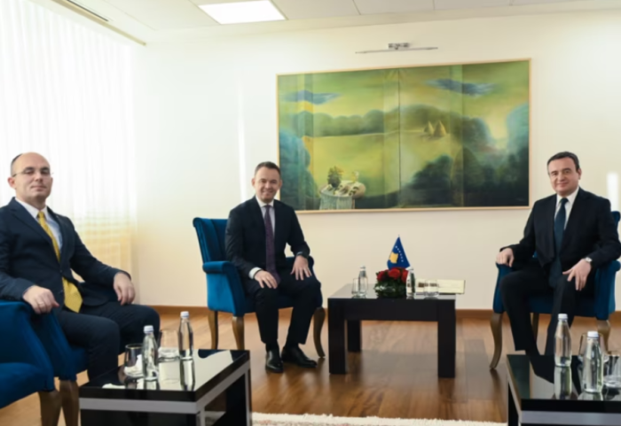 Më pak se tre javë nga zgjedhjet, Kurti bën ndryshime në qeveri