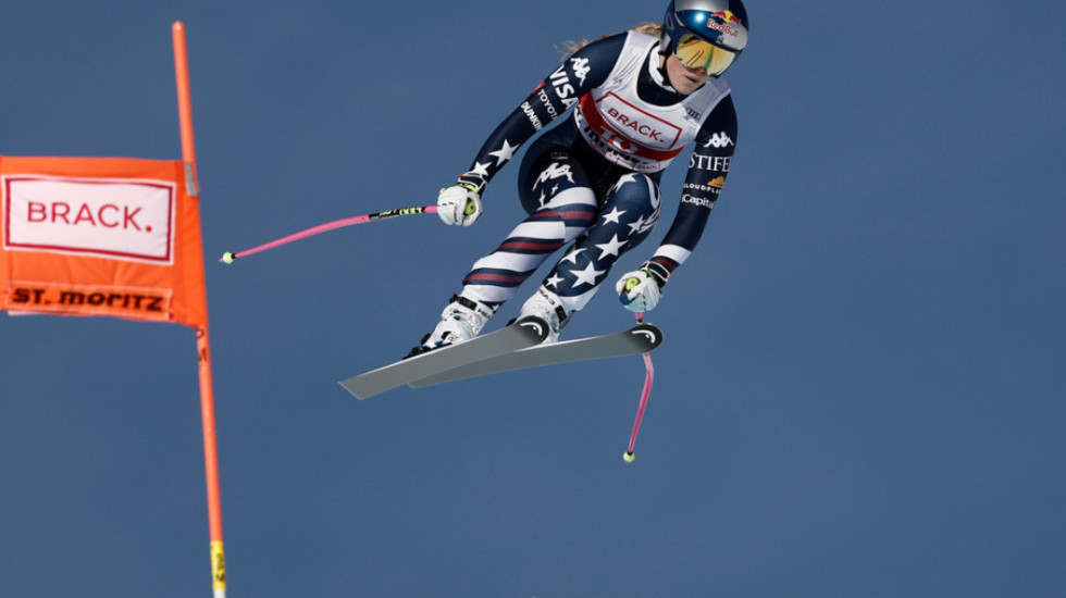 E papërmbajtshme edhe në moshën 41-vjeçare, Lindsey Vonn fluturon dhe fiton në St. Moritz