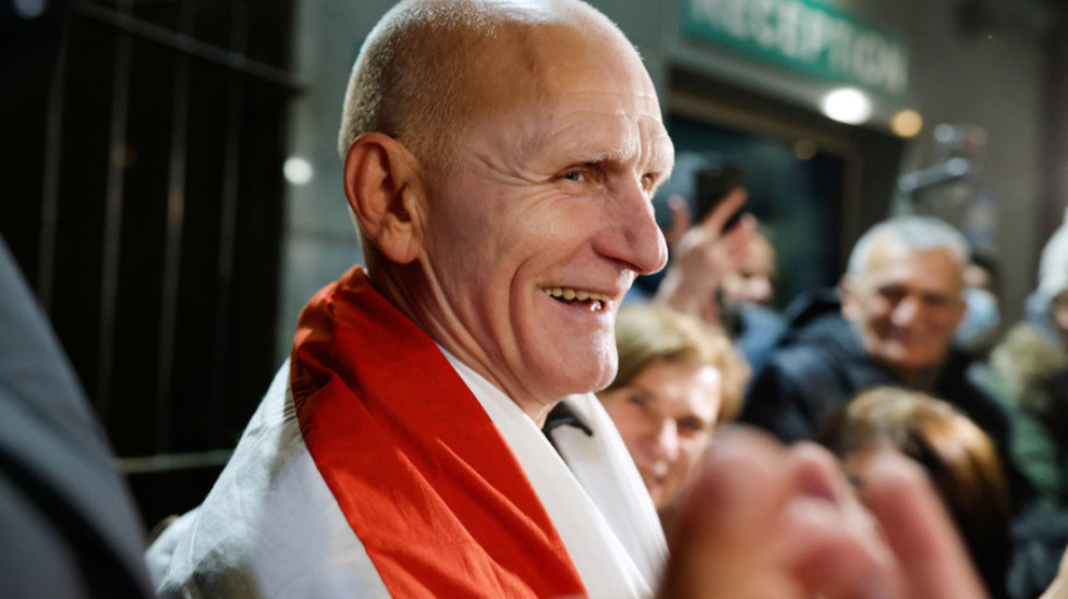 Bjellorusia liron 123 të burgosur politikë pas marrëveshjes me Trump