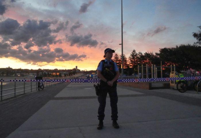 Masakra në Sidnei, rritet bilanci i viktimave, qytetari hero çarmatosi një nga autorët (video)