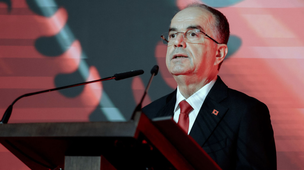 Presidenti Begaj uron për Vitin e Ri: E ardhmja ndërtohet me angazhim të përditshëm