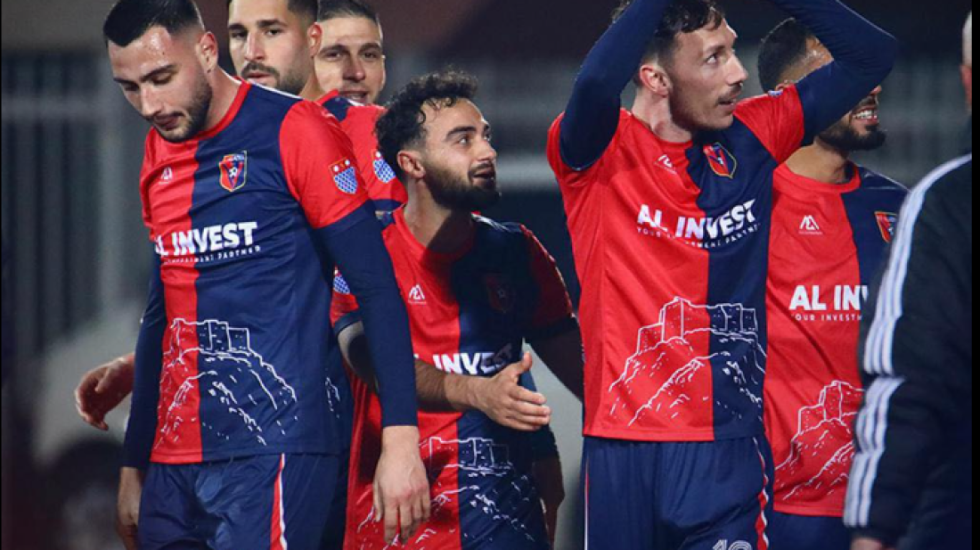 Elbasani-Tirana, bazazim mes polemikave, Vllaznia mposht Flamurtarin