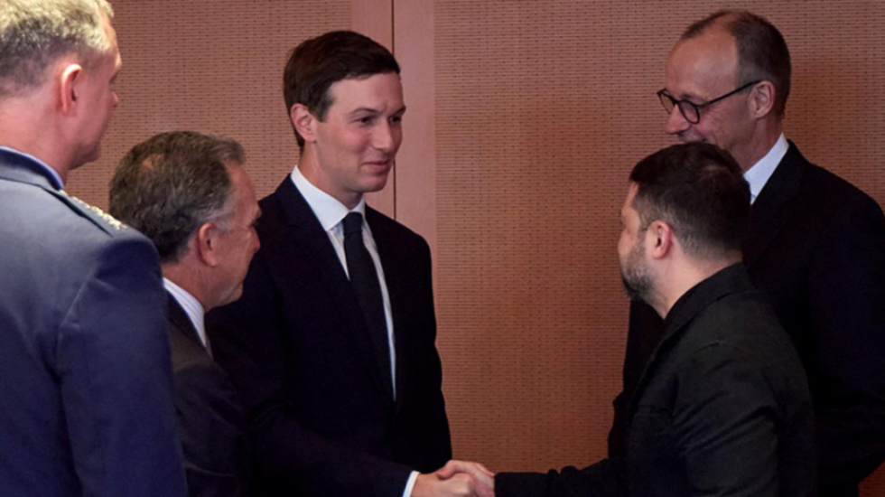 Në Berlin diskutohet paqja, Zelensky 5 orë “kokë më kokë” me Amerikanët në zyrën e Merz, negociatat vijojnë të hënën