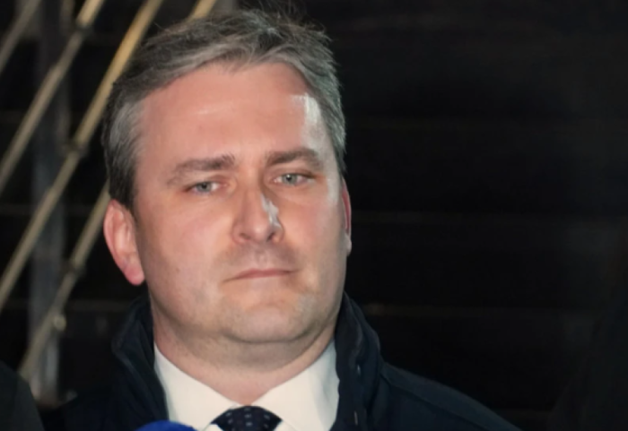 I dha me koncension dhëndrit të Trump ish-Shtabin e Ushtrisë, ministri serb zyrtarisht nën akuzë