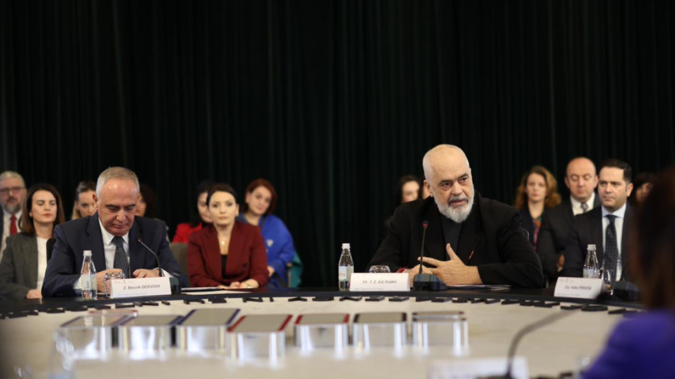Rama, kritika Komisionerit: Sanksione për ministrat që nuk japin informacion, gazetarët përjashtohen nga “shpifja”
