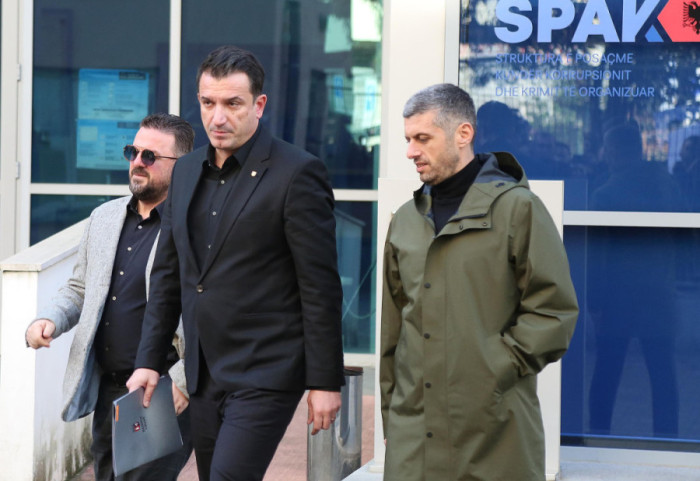 “1-vjetori i paraburgimit të kryebashkiakut të Tiranës”, avokatët e Erion Veliaj: Persekutim politik, i mohohet mbrojtja