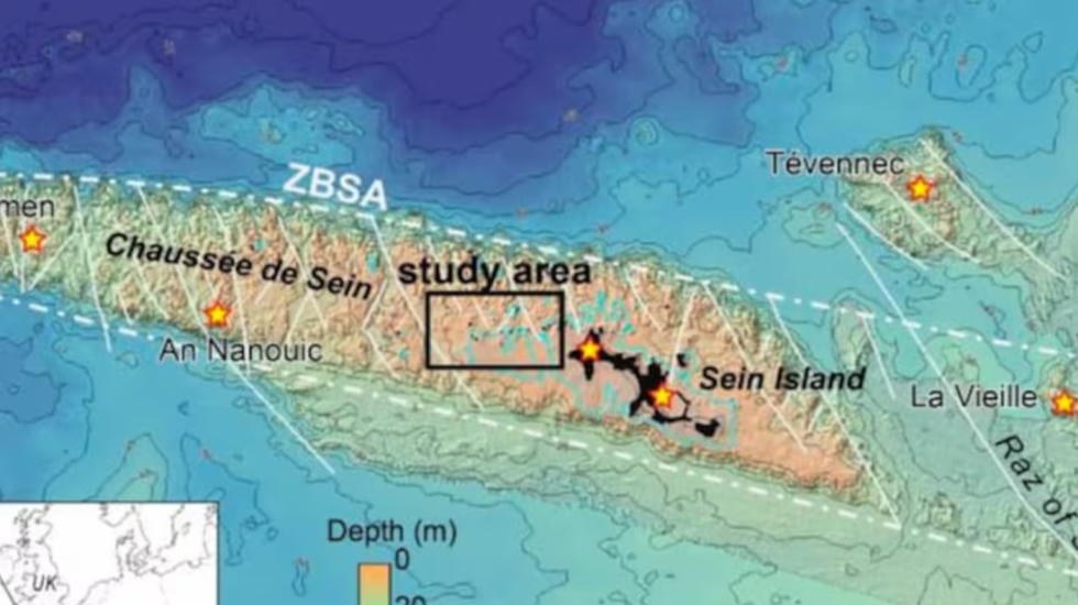 Shkencëtarët zbulojnë murin 120 metra të gjatë në fund të detit
