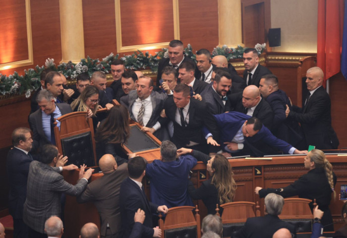 Incidentet në seancë plenare, Sekretariati i Etikës vendos sot për 29 deputetët e opozitës