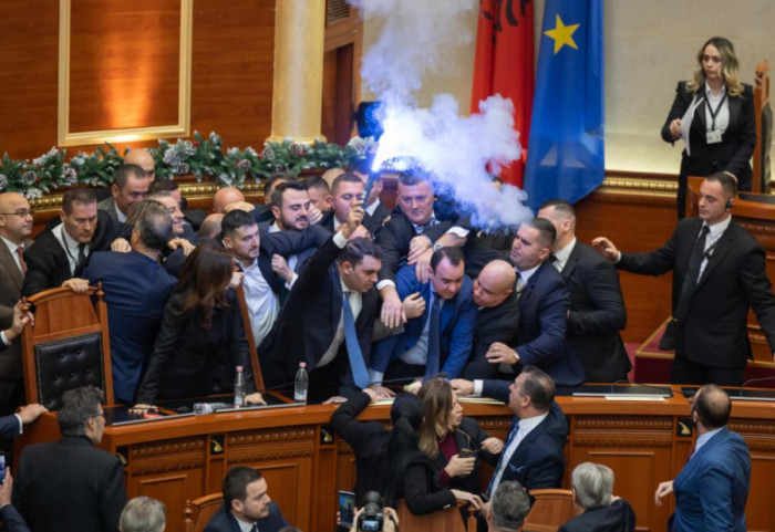 Dhuna në Kuvend, PS kërkon përjashtimin e 29 deputetëve të opozitës