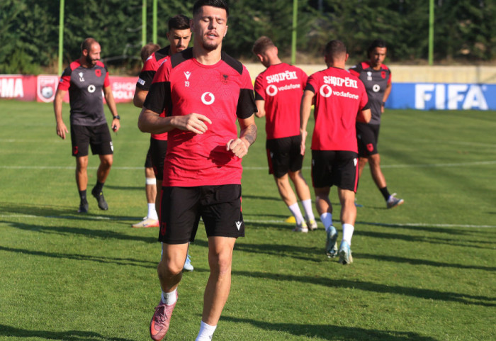 Mirlind Daku shënon golin më të bukur të jetës, bëhet baba i një vajze