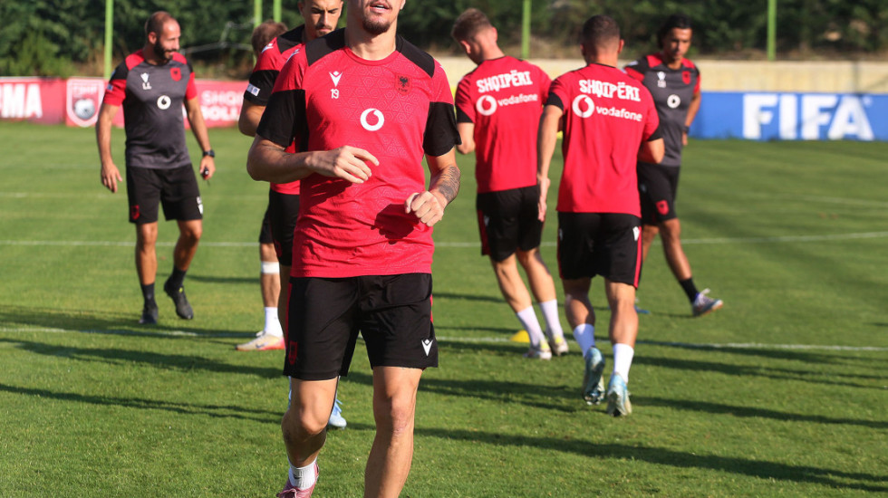 Mirlind Daku shënon golin më të bukur të jetës, bëhet baba i një vajze