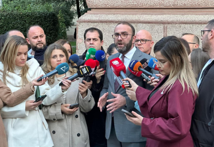 “Rama nuk e di çfarë ka në dosje”, Bardhi: USB-në e kyçën për të fituar kohë