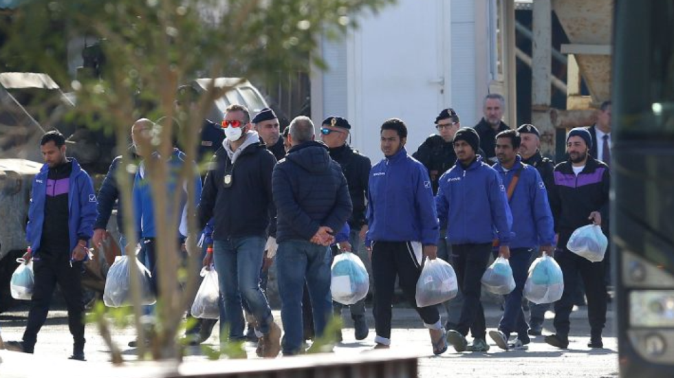 Trafikonin emigrantë nga Shqipëria në Kosovë, 4 persona përpara drejtësisë