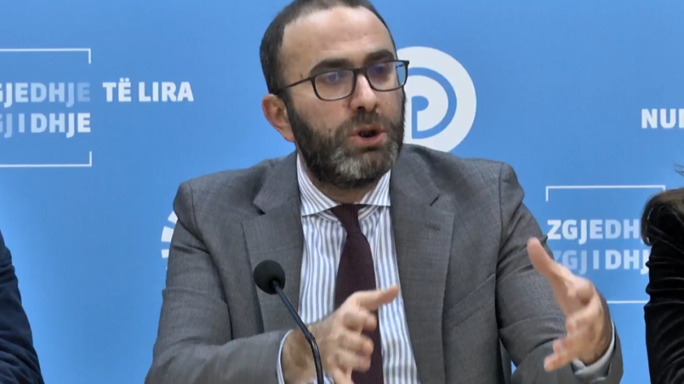 "Balluku, 1 miliardë euro për 11 tendera", Bardhi: Shtyrja e mbledhjes së Këshillit të Mandateve u urdhërua nga Rama