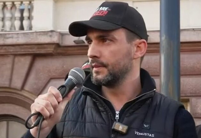 “Edi Rama, koha jote mbaroi”, Lapaj nga protesta kërkon dorëheqjen e kryeministrit