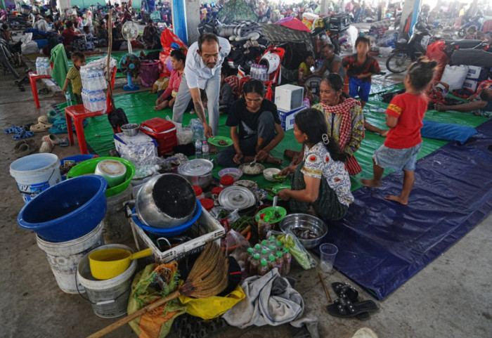 Kamboxhia: Mbi gjysmë milioni persona të zhvendosur nga lufta me Tajlandën