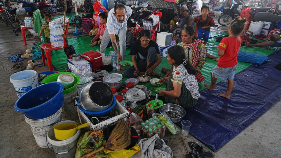 Kamboxhia: Mbi gjysmë milioni persona të zhvendosur nga lufta me Tajlandën