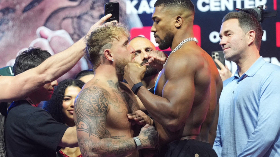 Grushti i kampionit, Jake Paul vendos dy pllaka titani në nofull