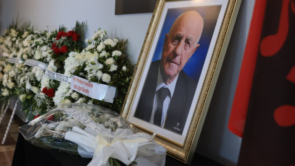 Përcillet mes homazheve ikona e komentimit sportiv shqiptar, Ismet Bellova