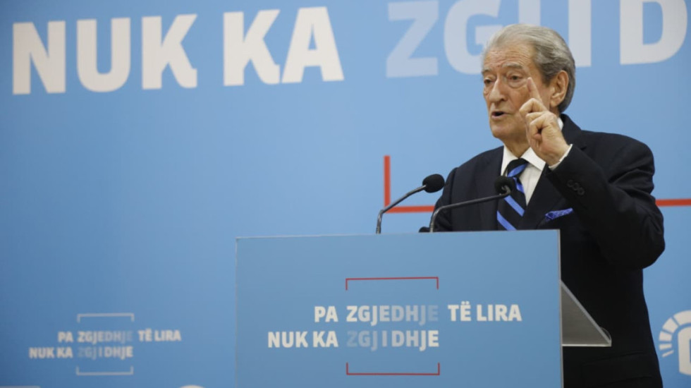 “Tirana po zien”, Berisha thirrje për protestë masive: Sot shënojmë kthesën e madhe