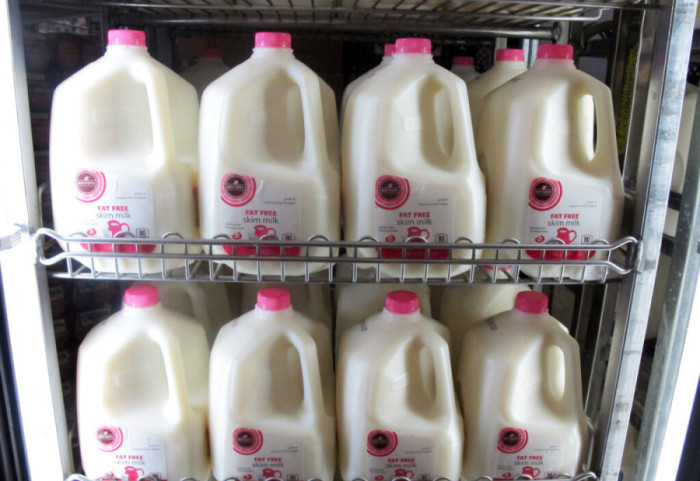 Kina i lë qumështin “në derë” BE-së, Pekini vendos tarifa deri në 42.7%