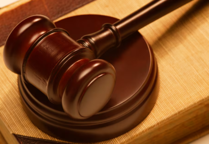 I dha ëmbëlsira kolegëve për ditëlindje, e shkarkojnë nga puna, gjykata detyron kompaninë t’i paguajë 100 mijë euro