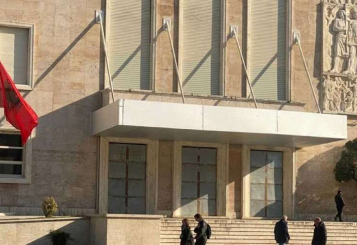 Nga Presidenti te gjyqtarët, qeveria miraton rritjen e pagave