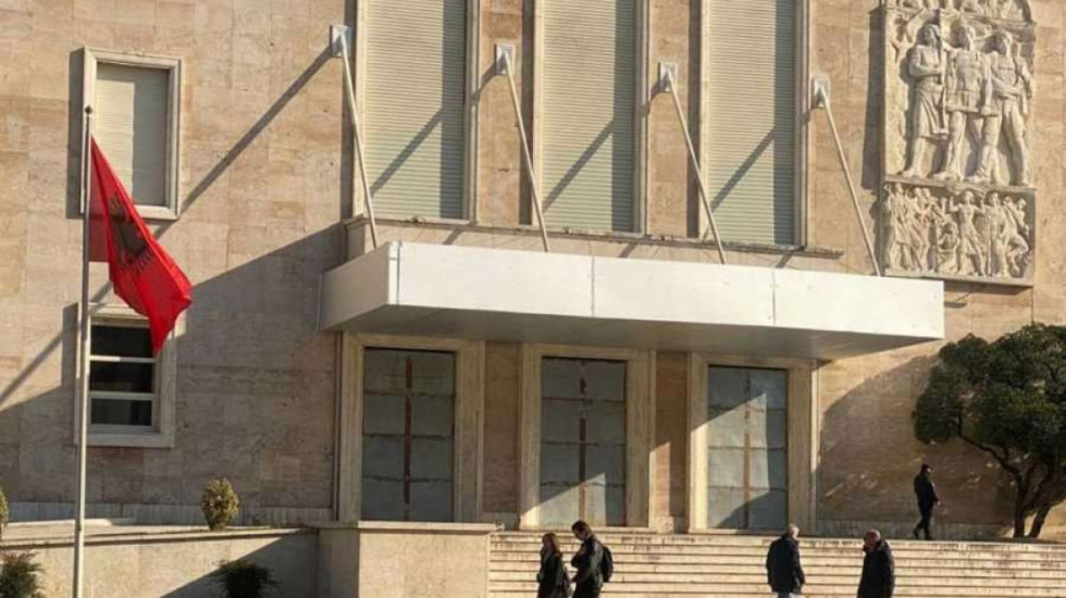 Nga Presidenti te gjyqtarët, qeveria miraton rritjen e pagave