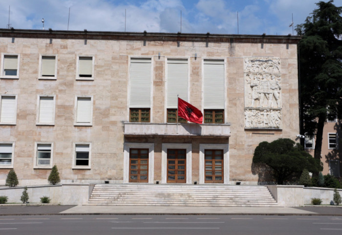 Qeveria vendos, Administrata pushim edhe më 26 dhjetor